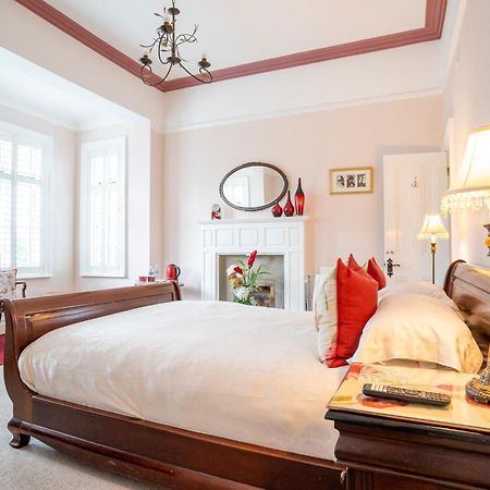 Mere Brook House Уиррал Экстерьер фото