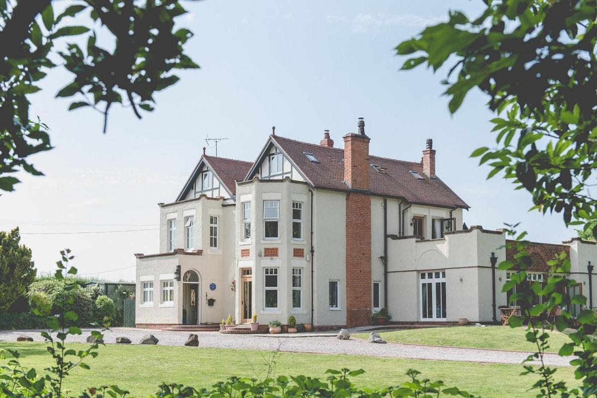 Mere Brook House Уиррал Экстерьер фото