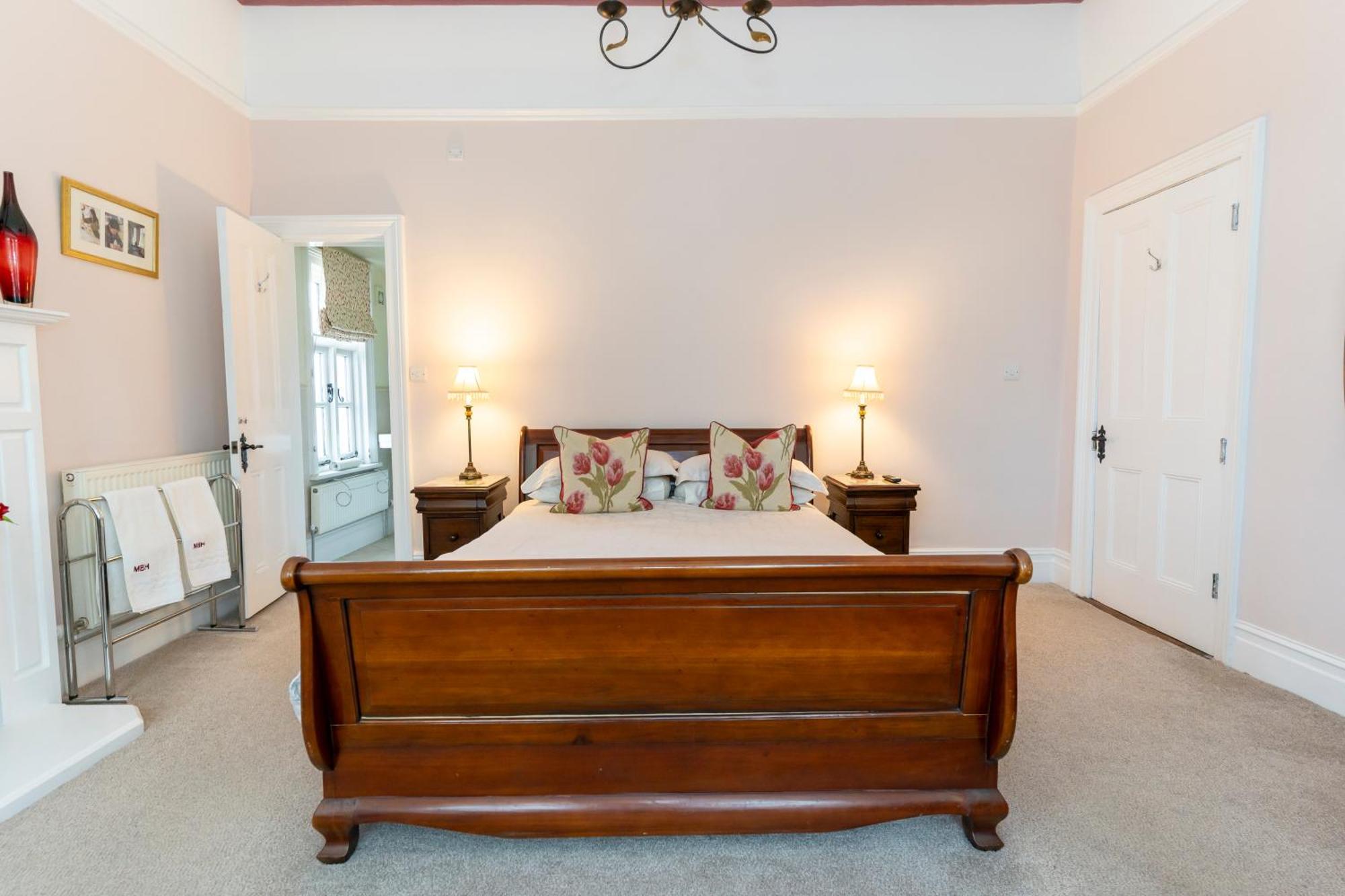 Mere Brook House Уиррал Экстерьер фото